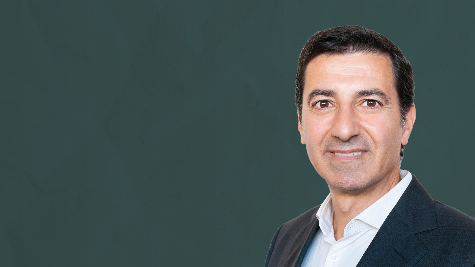 On the board, "we don't want 11 Ronaldos", but "a good team"