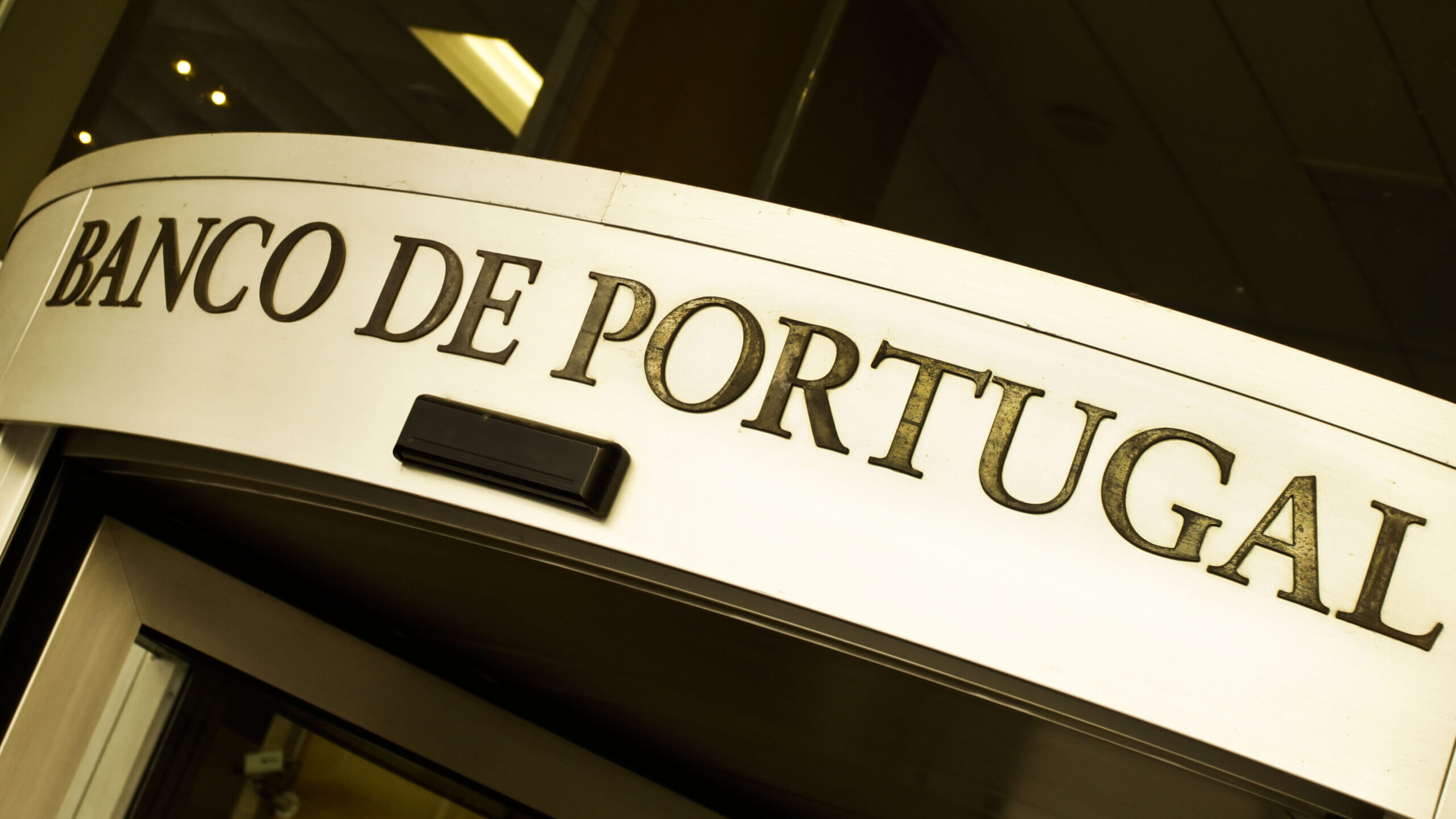 Portuguese economy's external surplus falls to 246 million euros through February