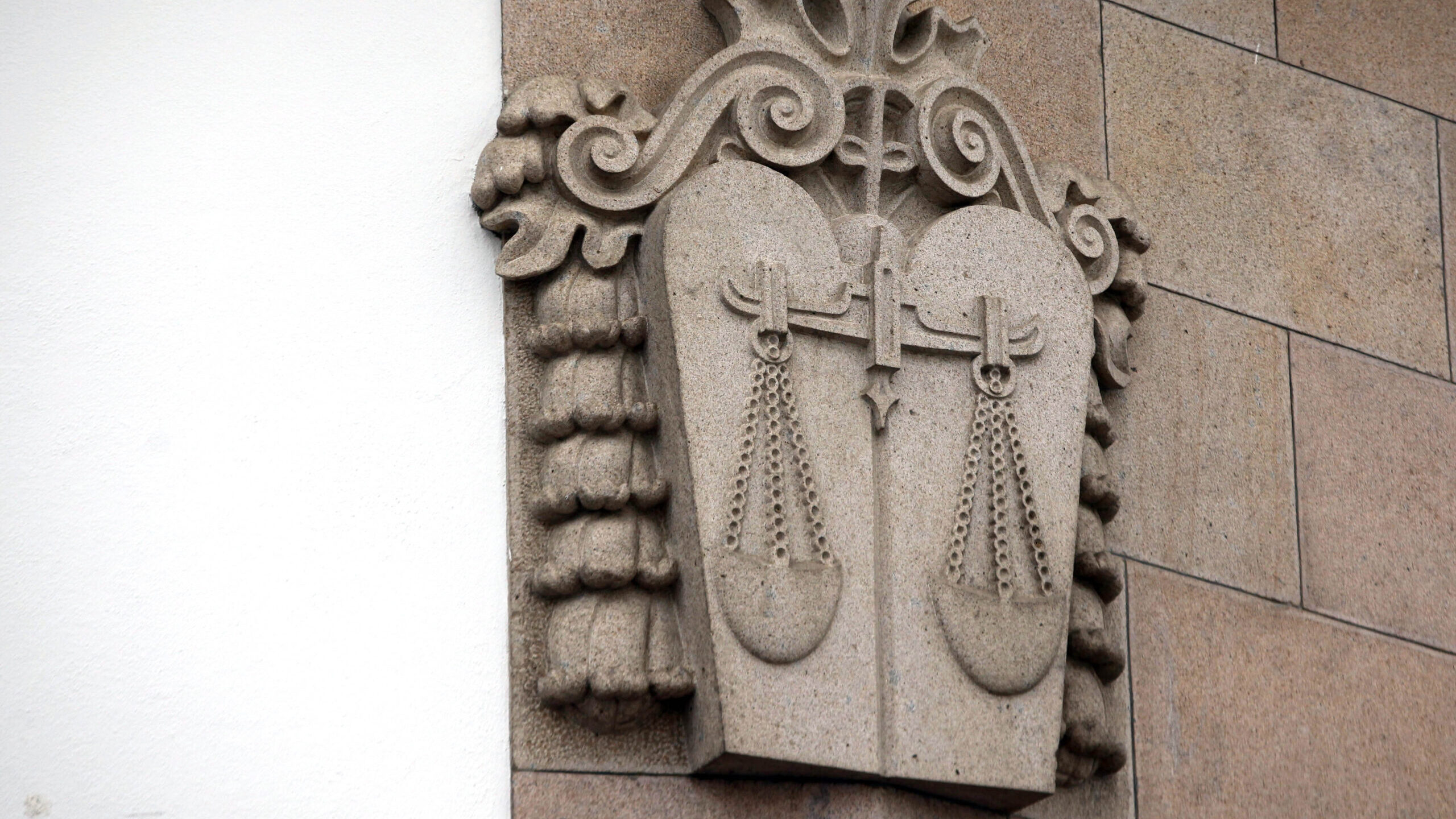 Public prosecutors on strike to demand recruitment process without dual-role positions