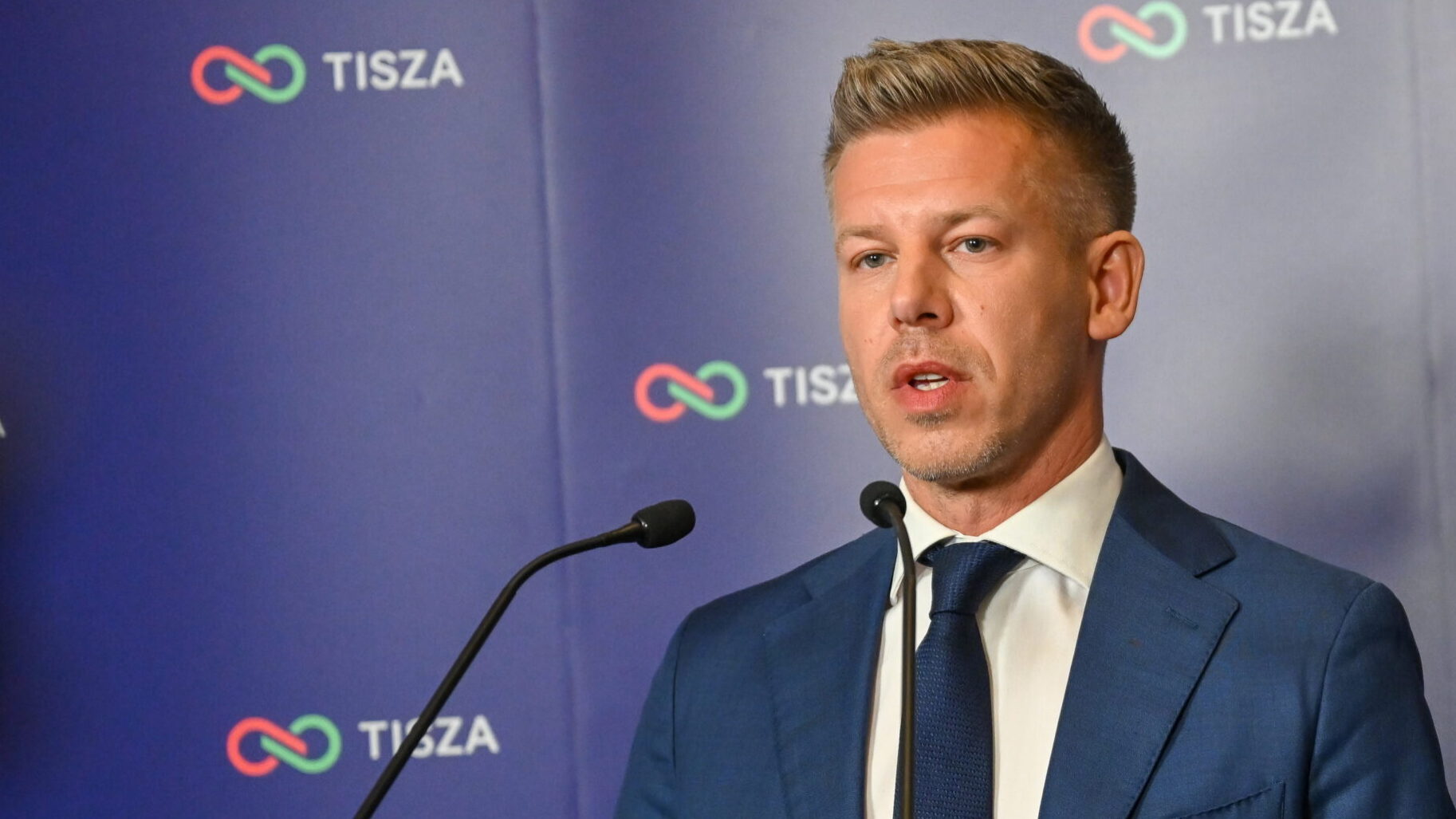 “Libertámos a Hungria”, diz Peter Magyar após derrotar Orbán