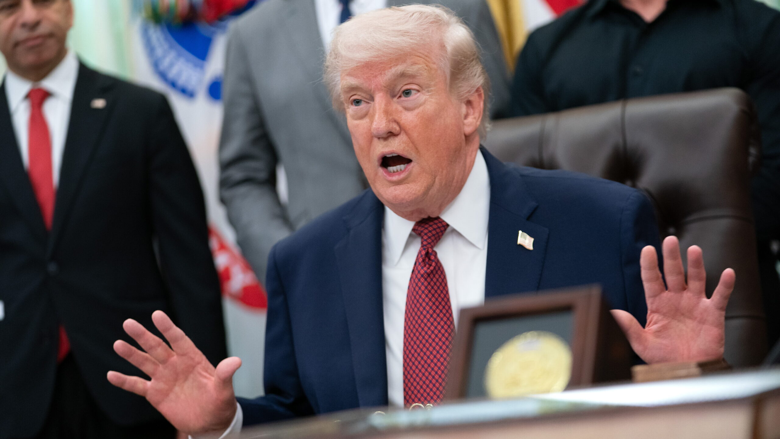 Trump anuncia conversações com Teerão na segunda-feira no Paquistão