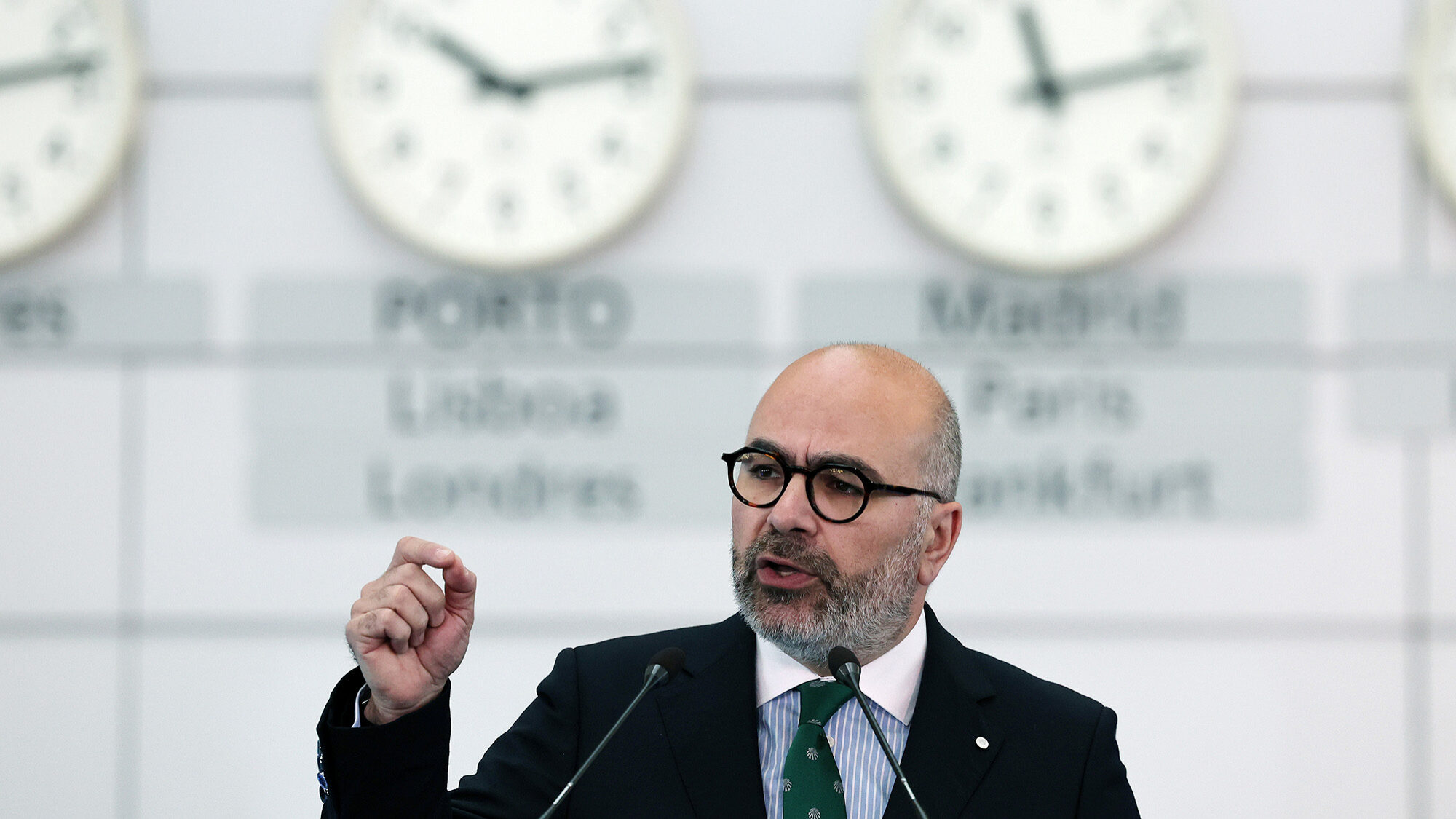 Novo aeroporto de Lisboa avança a “ritmo aceleradíssimo”. Obras na Portela têm “custo político”