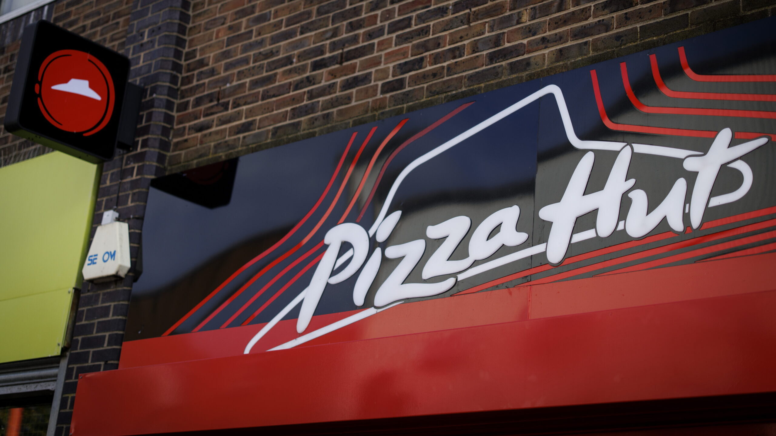 Grupo Yum Brands vende restaurantes Pizza Hut por cerca de 2,3 mil milhões