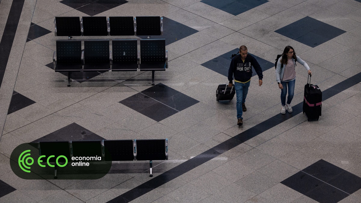 Aeroporto do Porto com espera no controlo “superior aos parâmetros” durante a manhã