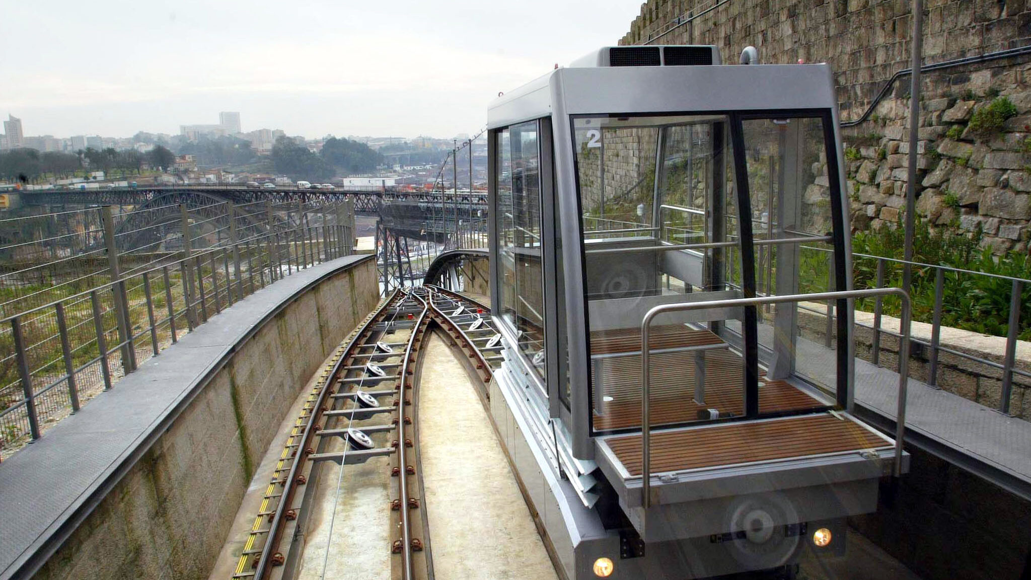 Funicular no Porto suspenso por prudência devido a “processo normal de certificação”