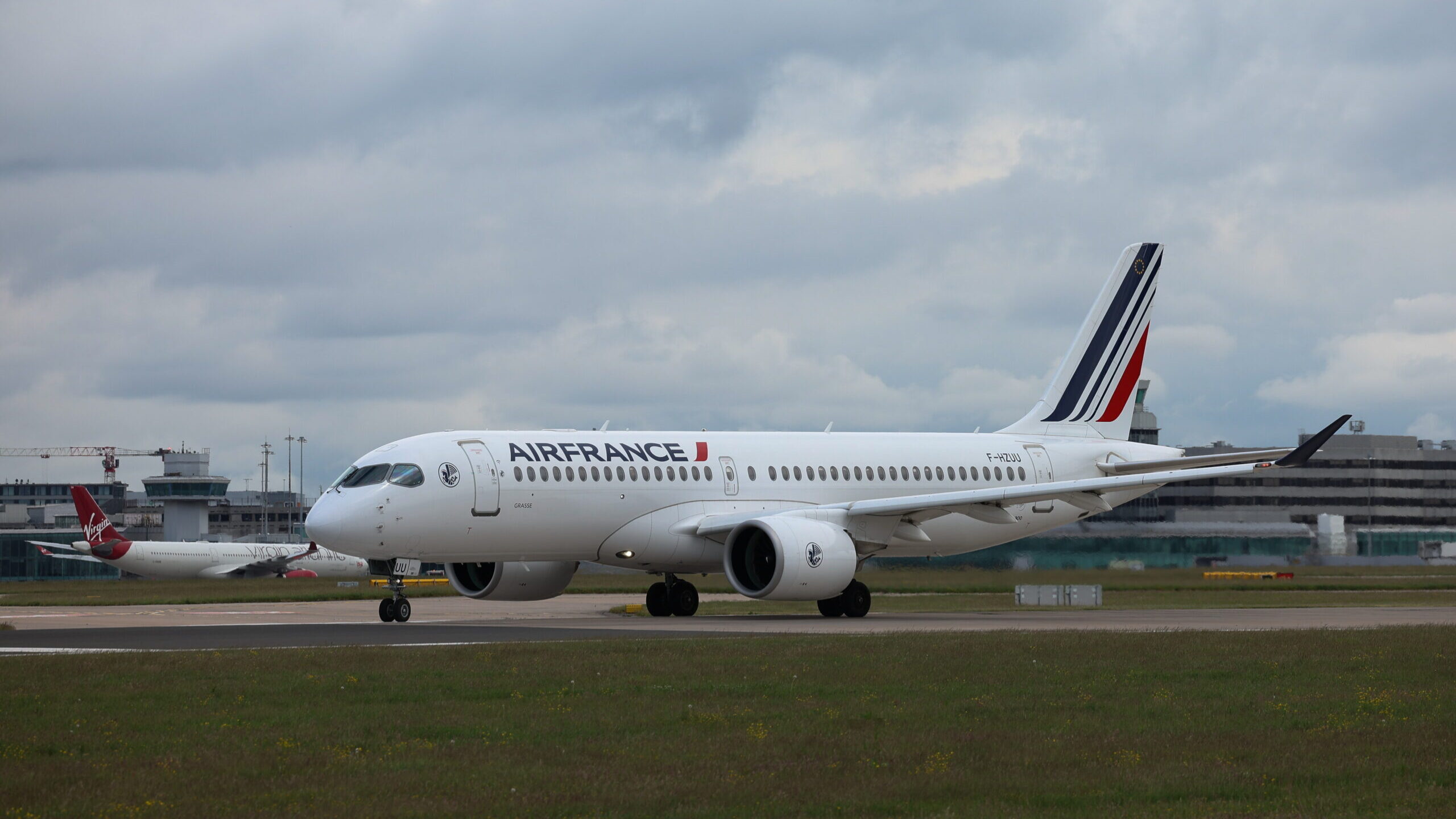 Air France prolonga suspensão voos para o Dubai e Riade por motivos de segurança