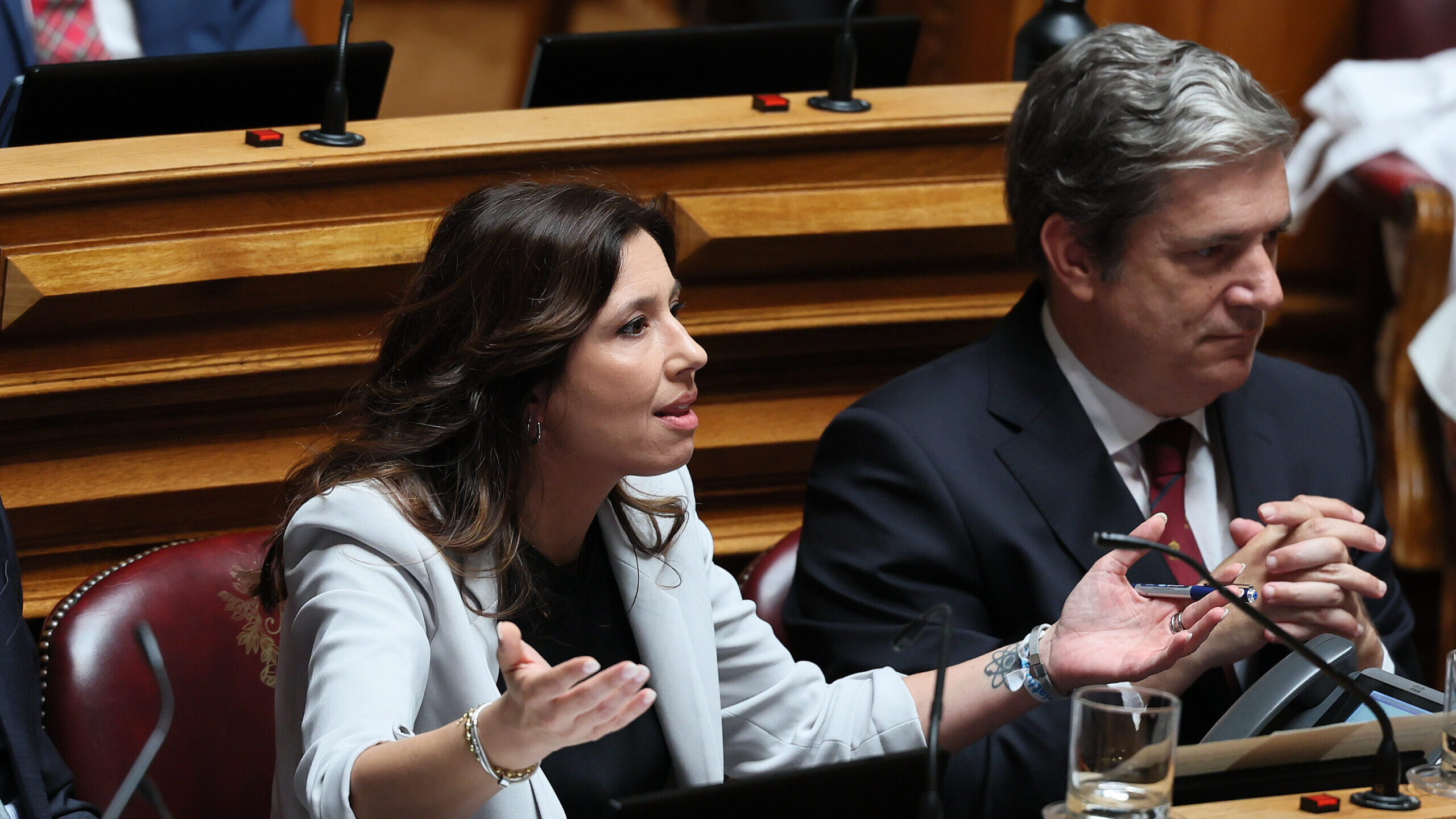 Exames: IL pede audição urgente de atual e ex-presidente do Júri Nacional sobre prova-piloto de Filosofia