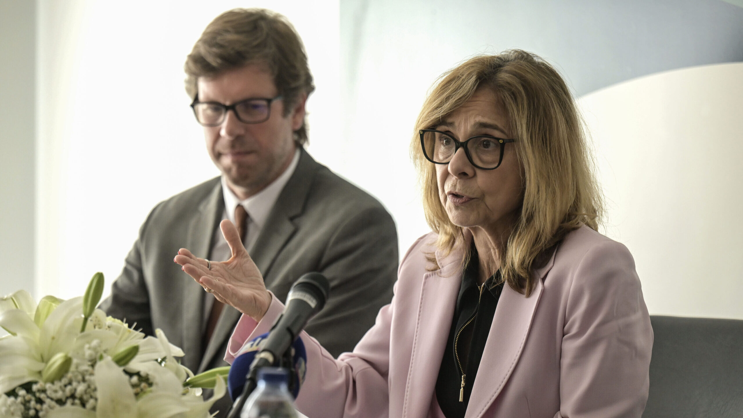 Ministra admite problemas en urgencias durante el verano pese a planificación