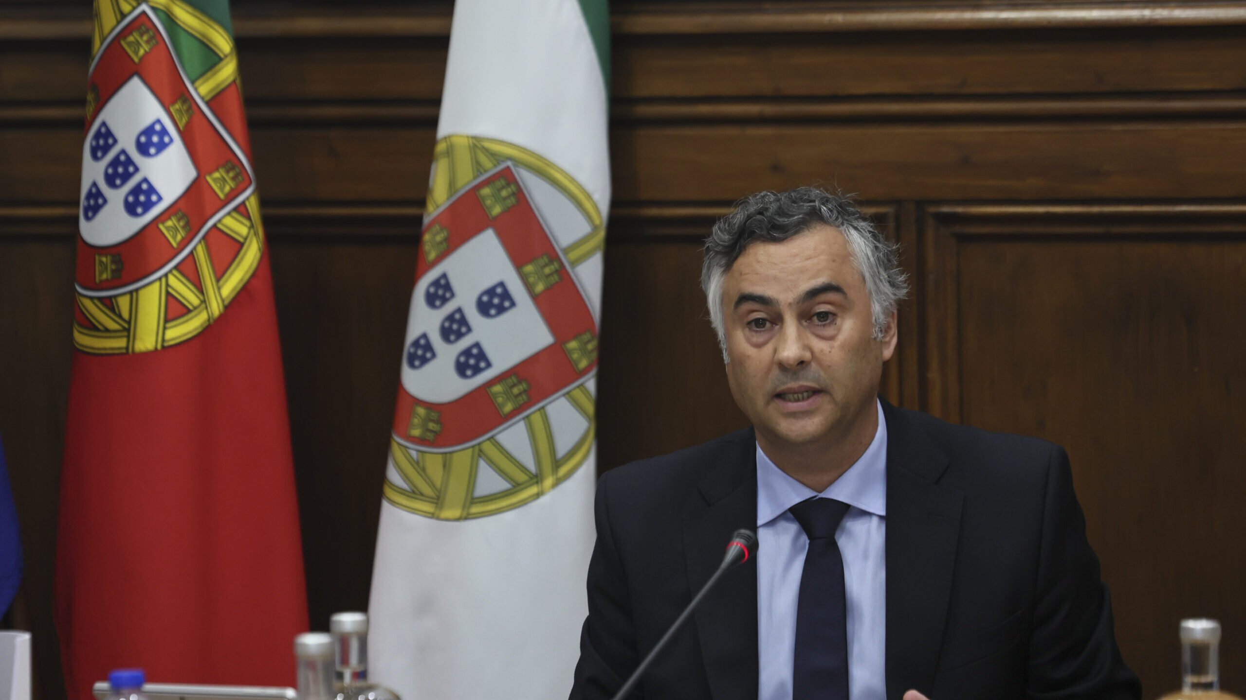 Ministro garante que 92% dos exames estão corrigidos e pede “desculpa” aos professores