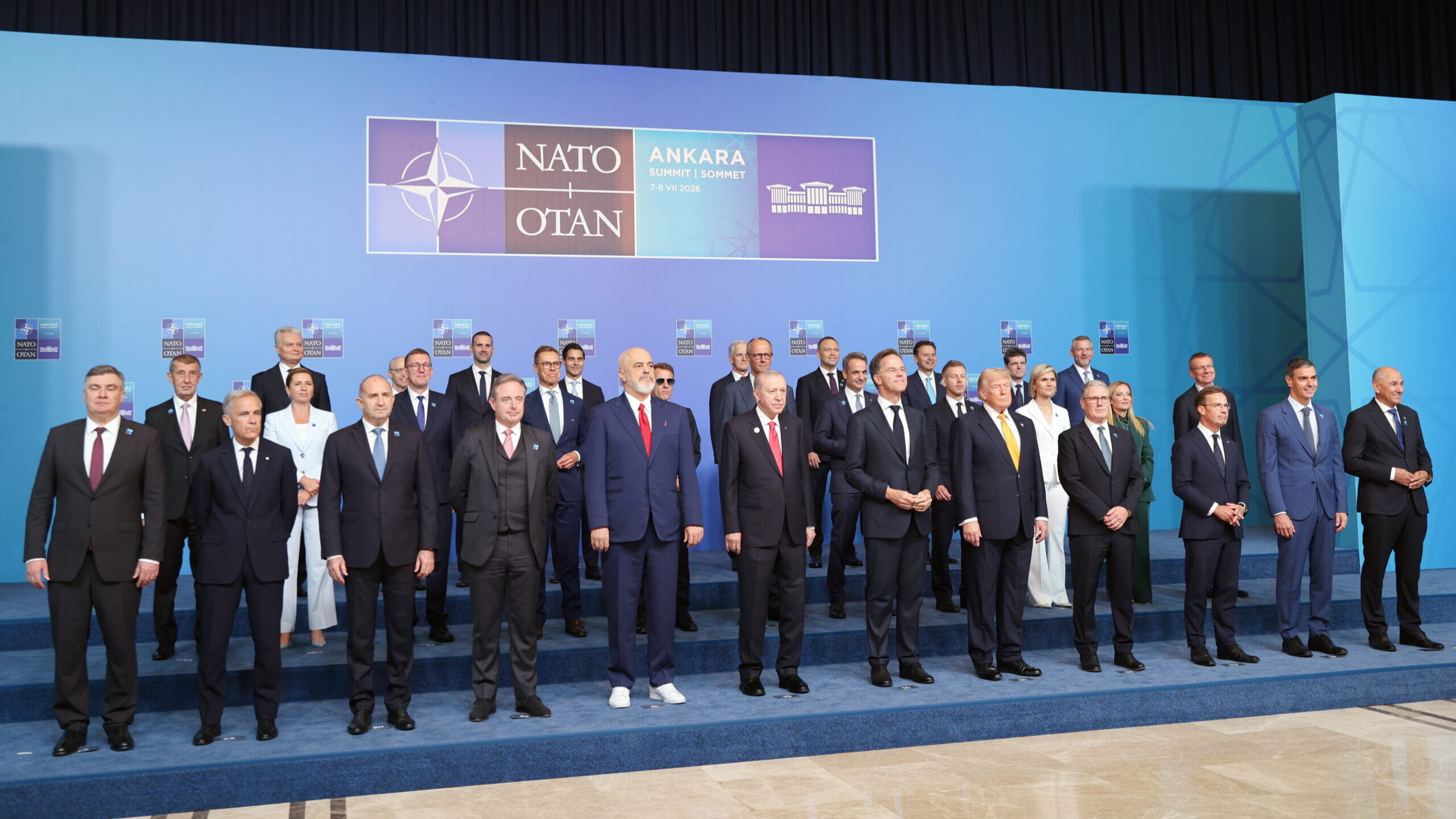 NATO reafirma “compromisso inabalável” com defesa comum e fecha contratos milionários