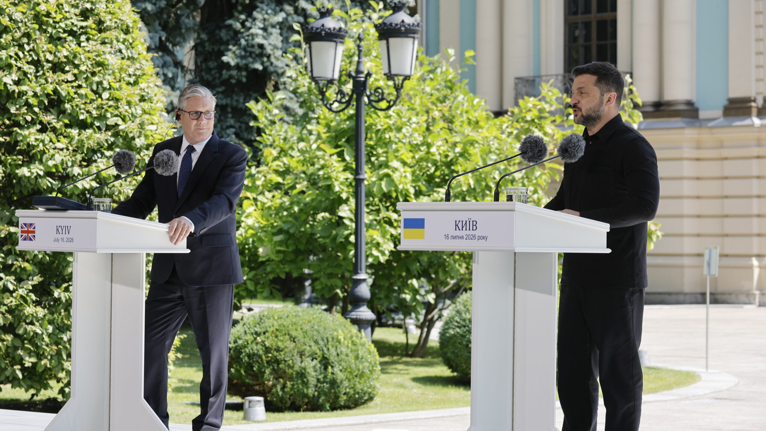 Presidente da Ucrânia nomeia oficial dos serviços secretos como ministro da Defesa interino
