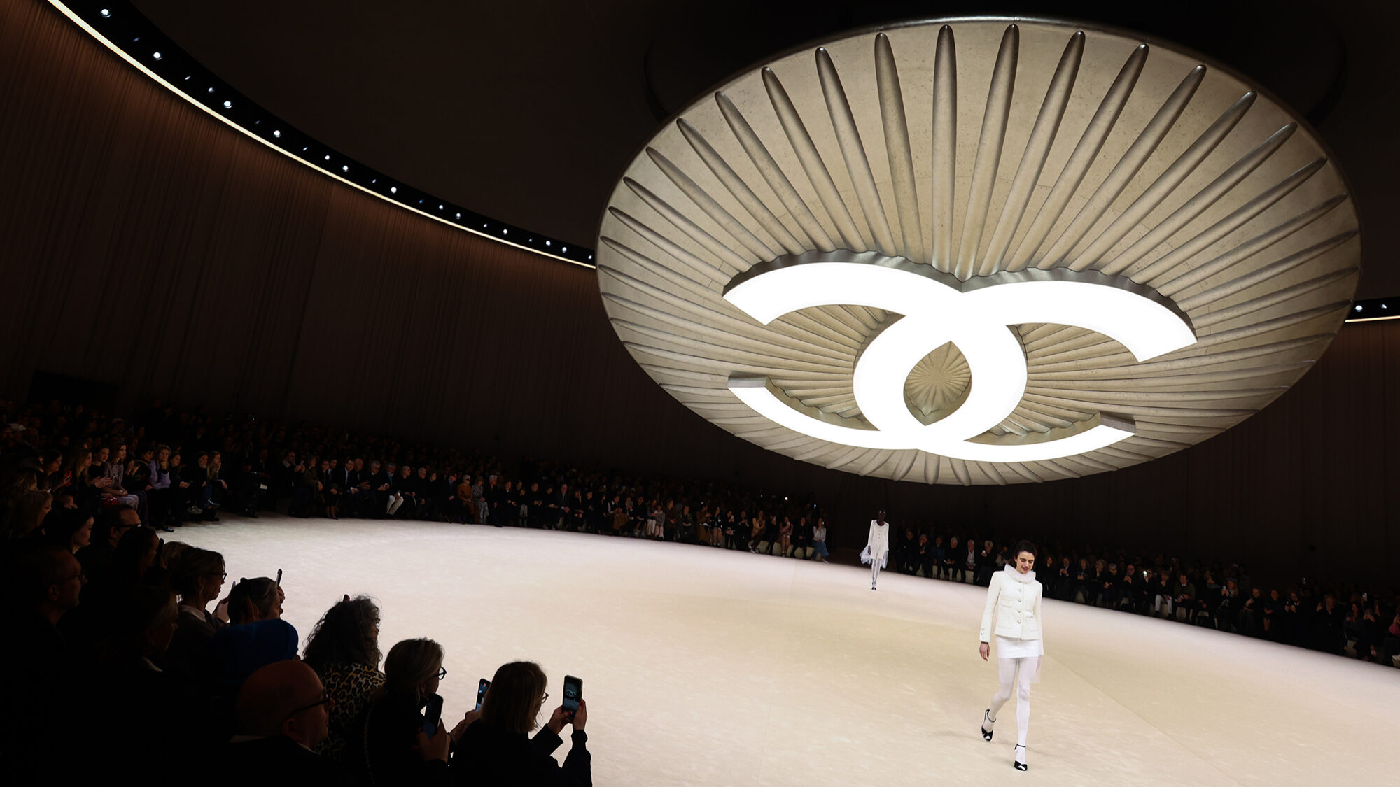 Investigação continua. Chanel e outras marcas de luxo na mira de autoridades italianas por condições laborais