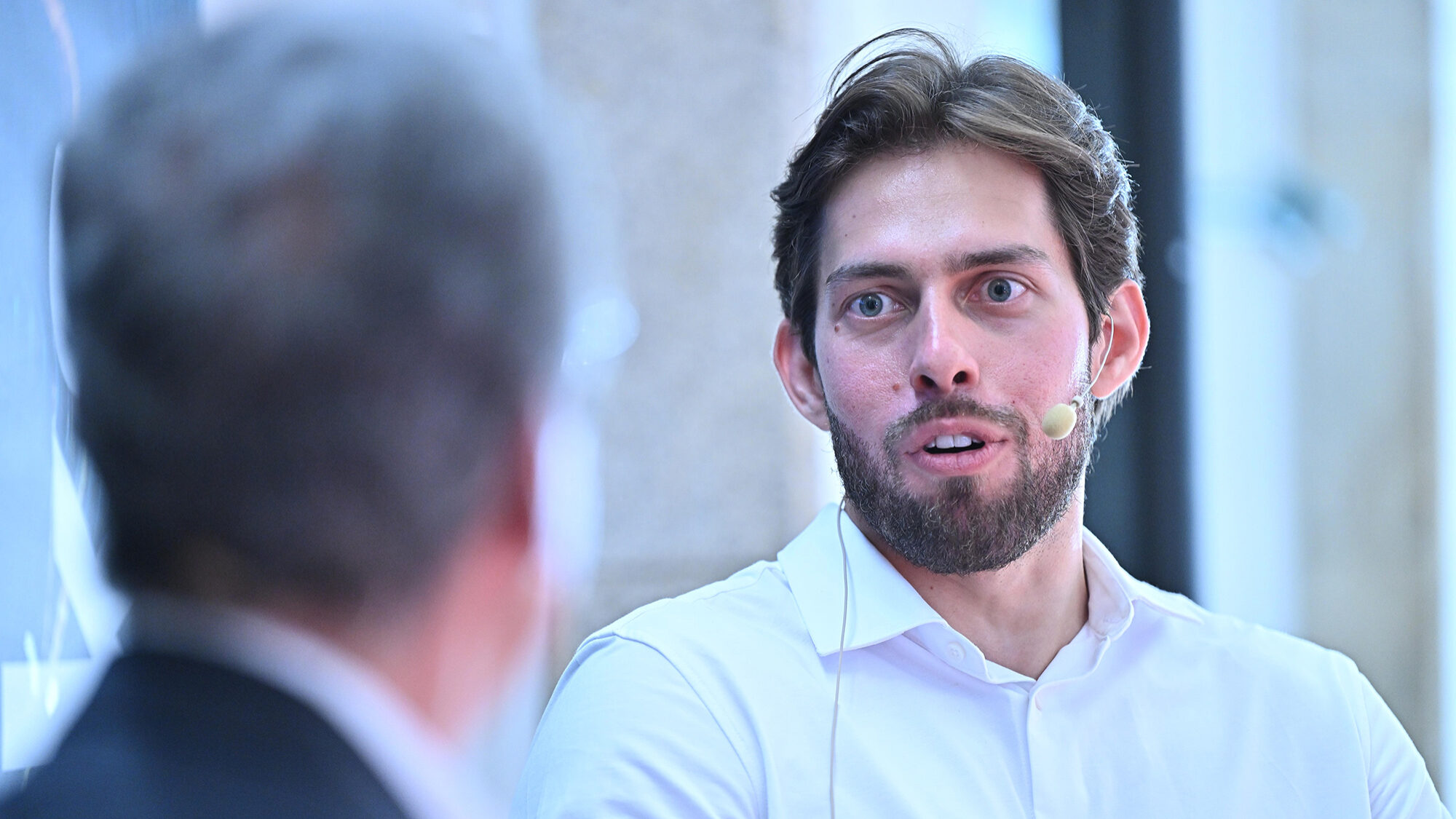 Na segurança automóvel, “o vidro é a fronteira final entre a tecnologia e as pessoas”