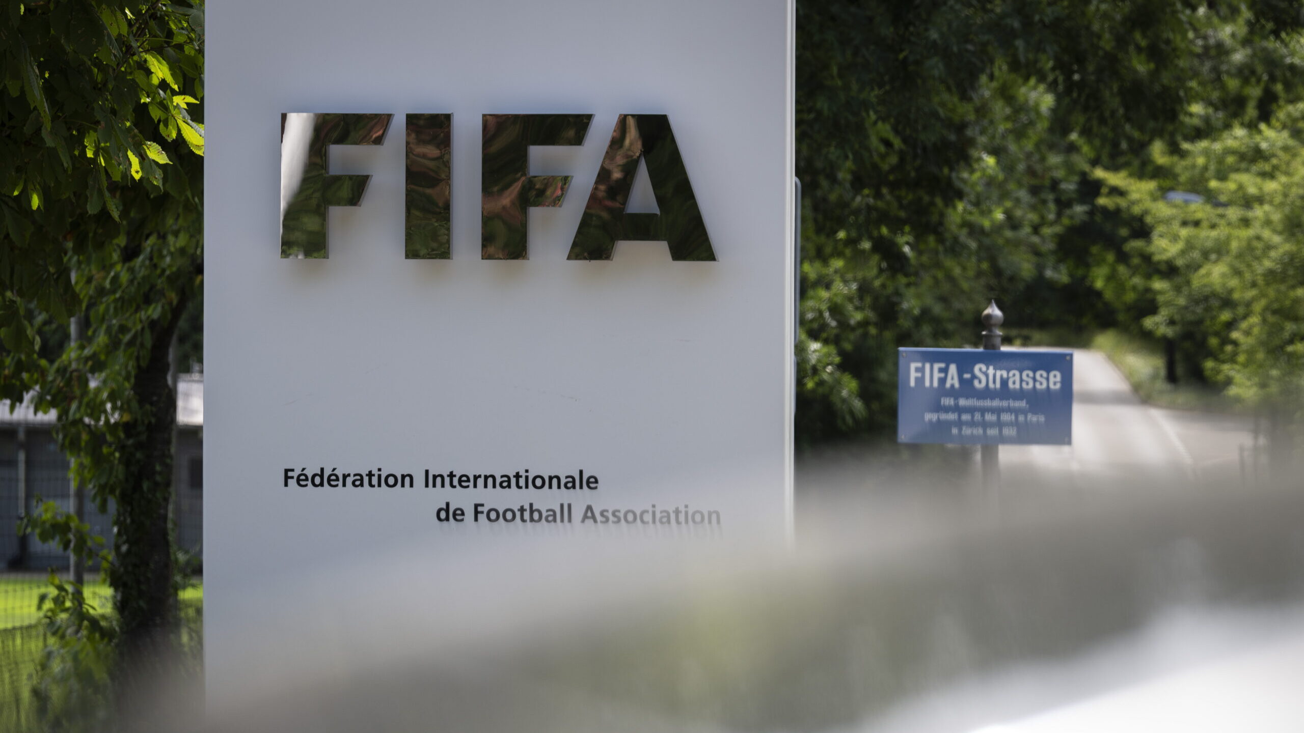 Trump defende líder da FIFA após críticas de confederações
